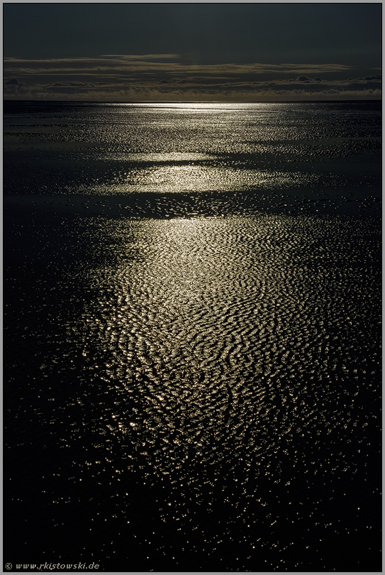 Lichtermeer... Wattenmeer *Nordsee* vor Cuxhaven, Gegenlicht im Watt, Lichtreflexionen bei tiefstehender Sonne